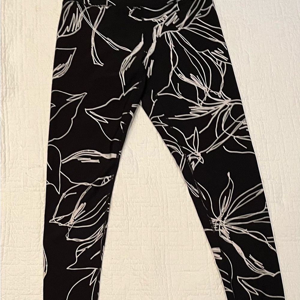 DKNY sport black and white abstract leggings SIZE Small